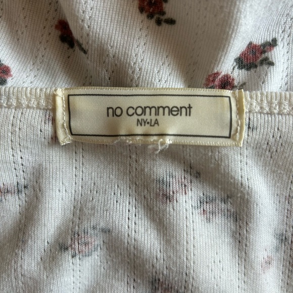 Flirty Floral Top - Picture 4 of 4